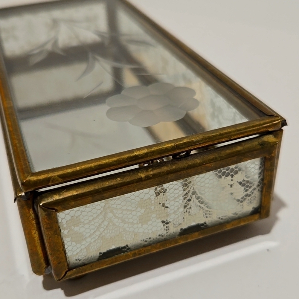 Vintage Etched Glass Jewelry Trinket Box Hinge-Lid Lace Gold Frame Shabby Chic - Picture 6 of 11